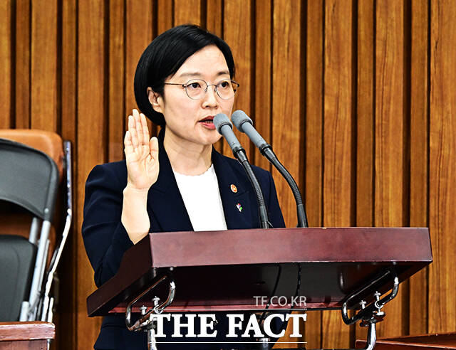 한성숙 국무총리 후보자가 25일 오전 서울 여의도 국회에서 열린 인사청문회에 출석해 모두발언을 하고 있다. /국회=배정한 기자