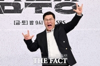  '요즘 대세' 윤경호, 어떤 포즈도 문제 없어~ [TF사진관]