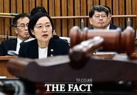  인사청문회 첫날 침착하게 질의에 답변하는 한성숙 국무총리 후보자 [TF사진관]