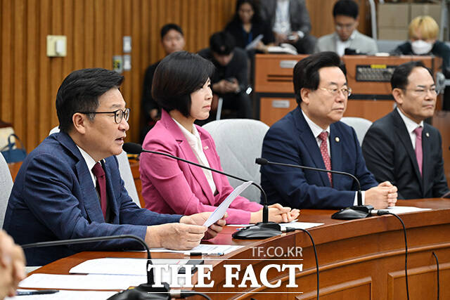 원내대책회의에서 발언하는 정점식 국민의힘 원내대표.