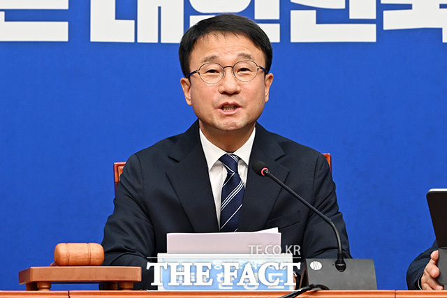 직무대행 후 첫 최고위원회의 주재하는 한병도 더불어민주당 당대표 직무대행 겸 원내대표.