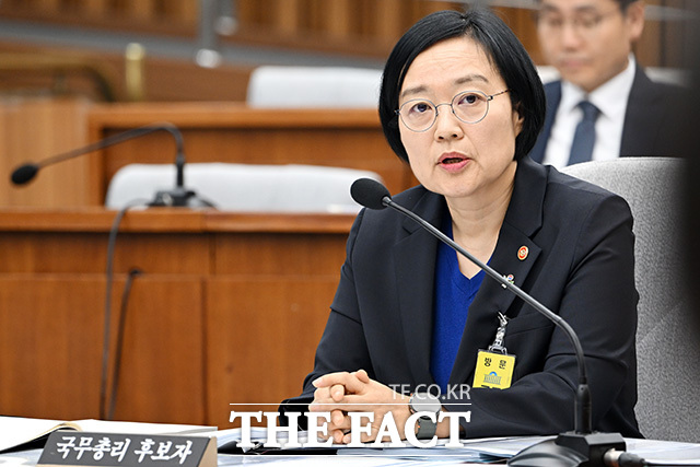 '인사청문회 마지막 날' 의원 질의 듣는 한 후보자.