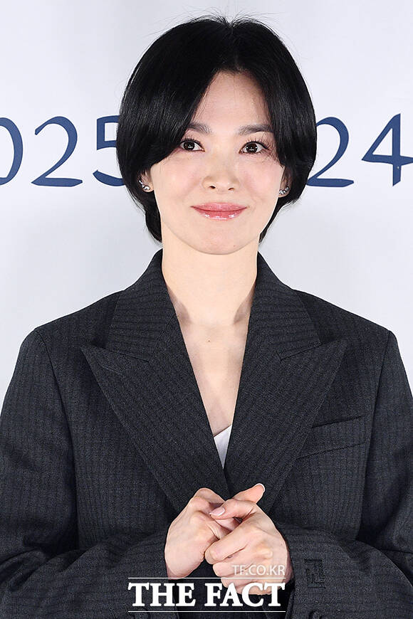 배우 송혜교가 14년간 몸담았던 소속사 UAA와 전속계약을 만료하고 새로운 여정에 나선다. /서예원 기자