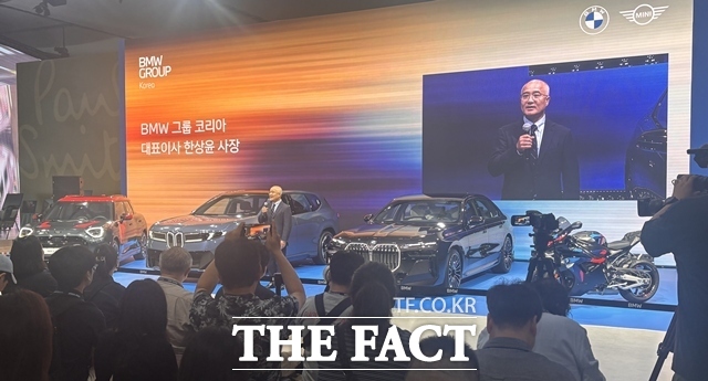한상윤 BMW그룹코리아 대표이사 사장이 26일 열린 2026 부산모빌리티쇼에서 발표를 하고 있다. /부산=황지향 기자