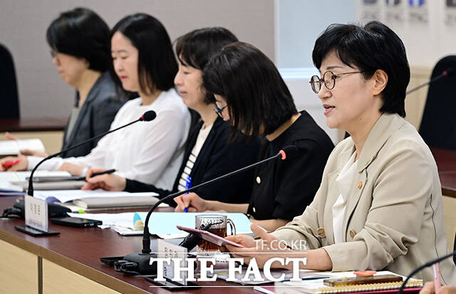 원민경 성평등가족부 장관이 26일 오전 서울 종로구 정부서울청사에서 열린 제37차 성평등정책담당관 협의체 회의에 참석해 모두발언을 하고 있다. /임영무 기자