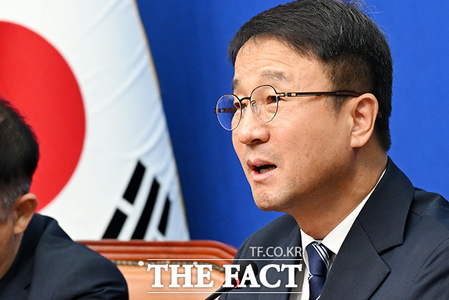 한병도 더불어민주당 당대표 직무대행 겸 원내대표가 26일 오전 서울 여의도 국회에서 열린 최고위원회의에서 모두발언을 하고 있다. /남용희 기자