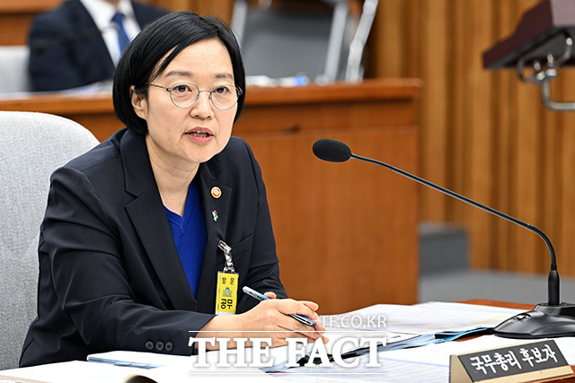 한성숙 국무총리 후보자가 26일 오전 서울 여의도 국회에서 열린 인사청문회에 출석해 의원 질의에 답변을 하고 있다. /국회=남용희 기자