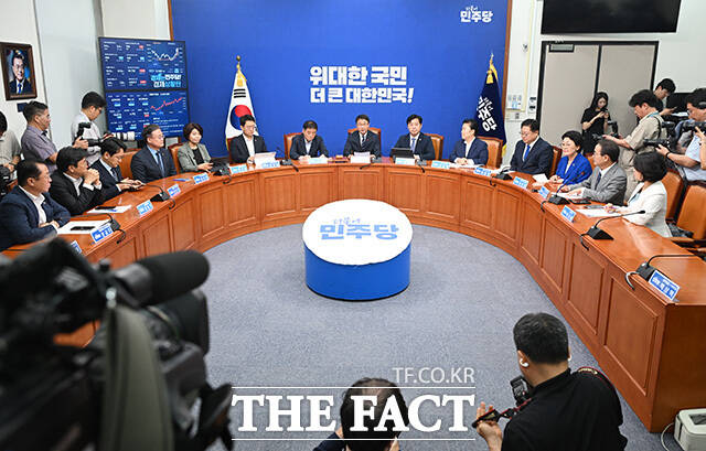 더불어민주당은 8·17 전당대회준비위원회(전준위) 위원장으로 4선 이학영 의원을, 중앙당 선거관리위원회(선관위) 위원장으로 3선 소병훈 의원을 선임했다고 밝혔다. /남용희 기자