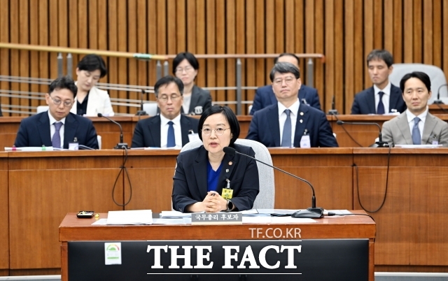 한성숙 국무총리 후보자는 26일 서울 여의도 국회에서 열린 인사청문회에서 야당 공세에 강하게 반박했다. 사진은 한 후보자가 이날 오전 인사청문회에 출석해 의원 질의에 답변하는 모습. /국회=남용희 기자