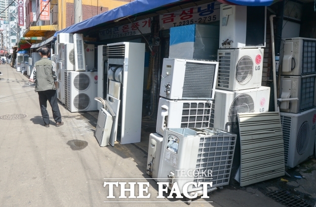 26일 한국소비자원에 따르면 지난 5월 소비자 상담 건수는 4월보다 13.9% 감소한 4만8621건으로 조사됐다. /더팩트 DB