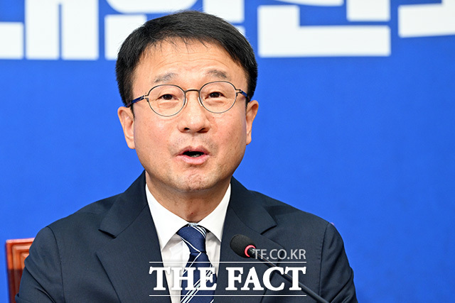 한병도 더불어민주당 당대표 직무대행 겸 원내대표가 26일 오전 서울 여의도 국회에서 열린 최고위원회의에서 모두발언을 하고 있다. /국회=남용희 기자