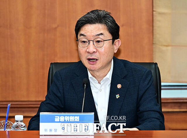 이억원 금융위원장이 지난 12일 오후 서울 여의도 한국금융투자협회 대회의실에서 열린 국민참여형 국민성장펀드 운용사 간담회에 참석해 모두발언을 하고 있다. /배정한 기자
