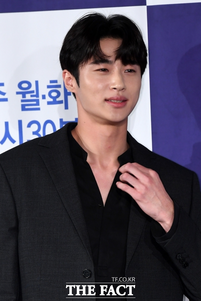 '변우석 현상' 왜 계속될까? 배우 변우석이 또 하나의 의미 있는 기록을 세웠다. 2026년 상반기 광고모델 브랜드 가치 조사에서 변우석은 가수 임영웅과 축구스타 손흥민을 제치고 당당히 1위에 올랐다. /더팩트 DB