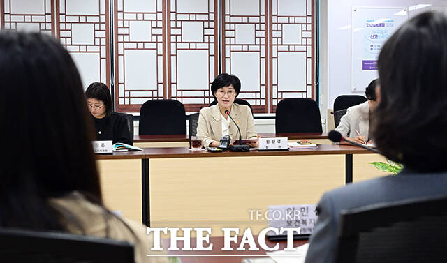 원민경 성평등가족부 장관이 26일 오전 서울 종로구 정부서울청사에서 열린 제37차 성평등정책담당관 협의체 회의에 참석해 모두발언을 하고 있다. /임영무 기자