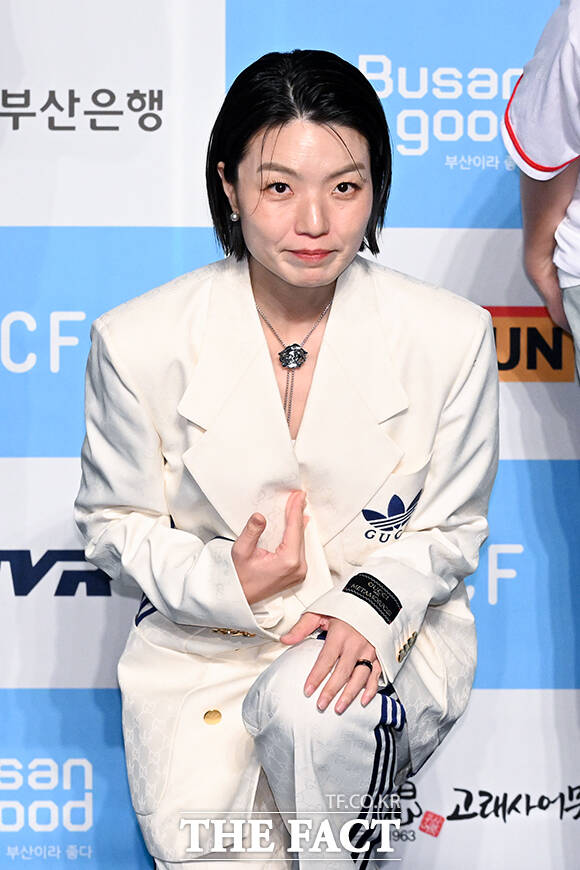 코미디언 안영미가 지난 25일 둘째 아들을 품에 안으며 두 아이의 엄마가 됐다. /서예원 기자