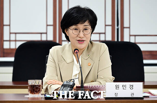 원민경 성평등가족부 장관이 26일 오전 서울 종로구 정부서울청사에서 열린 제37차 성평등정책담당관 협의체 회의에 참석해 모두발언을 하고 있다. /임영무 기자