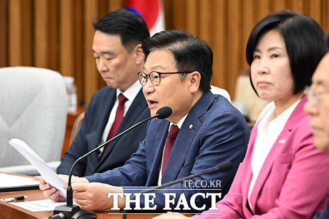원내대책회의에서 발언하는 정점식 국민의힘 원내대표.