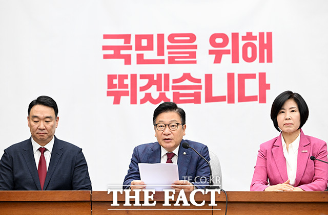 정점식 국민의힘 원내대표(가운데)가 26일 오전 서울 여의도 국회에서 열린 원내대책회의에서 발언을 하고 있다. /국회=남용희 기자