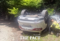  나주시 산길서 SUV 나무 들이받고 전복