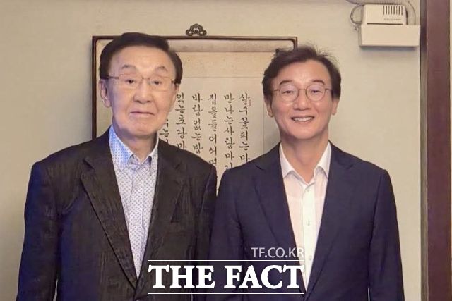 문정수(왼쪽부터) 전 부산시장과 전재수 부산시장 당선인 /전 당선인 SNS