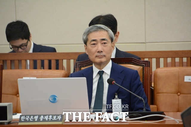 신현송 한국은행 총재는 후보자 시절인 지난 4월 15일 국회 기획재정위원회 전체회의실에서 열린 한국은행 총재 후보자 인사청문회에 참석해 원·달러 환율에 대한 질문에 답변하면서 