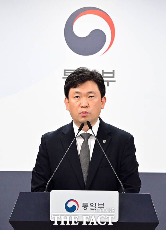 윤민호 통일부 대변인이 29일 오전 서울 종로구 정부서울청사에서 현안 관련 정례브리핑을 하고 있다. /임영무 기자