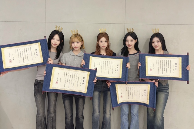 리센느 리브 메이 제나 원이 미나미(왼쪽부터)가 경주시 관광 홍보대사에 위촉됐다. 경주시는 멤버 제나의 고향이다./더뮤즈엔터테인먼트