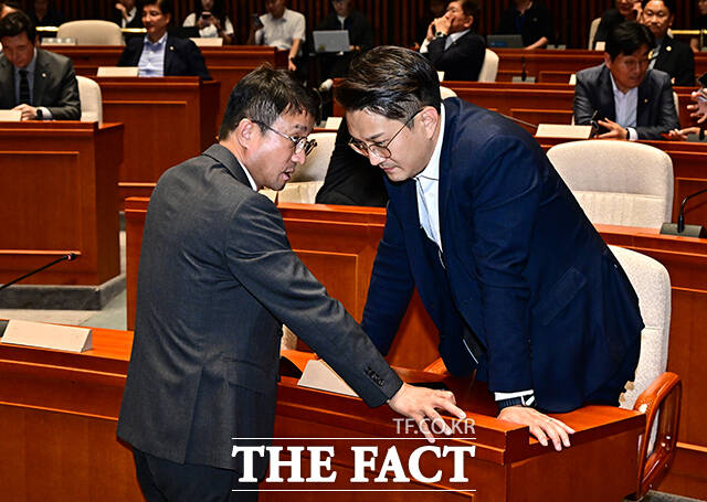 한병도 더불어민주당 대표 직무대행 겸 원내대표가 29일 오후 서울 여의도 국회에서 열린 제145차 의원총회에 참석해 모두발언을 하고 있다. /국회=배정한 기자