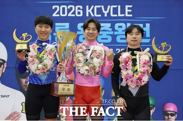 2026 KCYCLE 경륜 왕중왕전 각 급별 우승자. 왼쪽부터 선발급 이승원, 특선급 정종진, 우수급 유성철./국민체육진흥공단