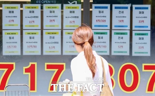 경실련에 따르면 전용면적 84㎡ 기준 서울 아파트 전세보증금은 지난해 4월 6억4000만원에서 올해 4월 6억9000만원으로 1년 새 5000만원 상승했다. /뉴시스
