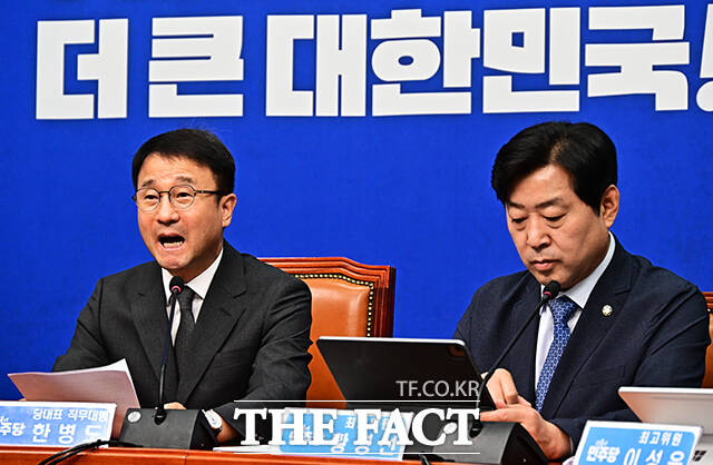 한병도 더불어민주당 대표 직무대행 겸 원내대표가 29일 오전 서울 여의도 국회에서 열린 최고위원회의에 참석해 모두발언을 하고 있다. /국회=배정한 기자