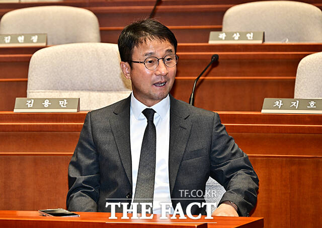 한병도 더불어민주당 대표 직무대행 겸 원내대표가 29일 오후 서울 여의도 국회에서 열린 제145차 의원총회에 참석해 모두발언을 하고 있다. /국회=배정한 기자