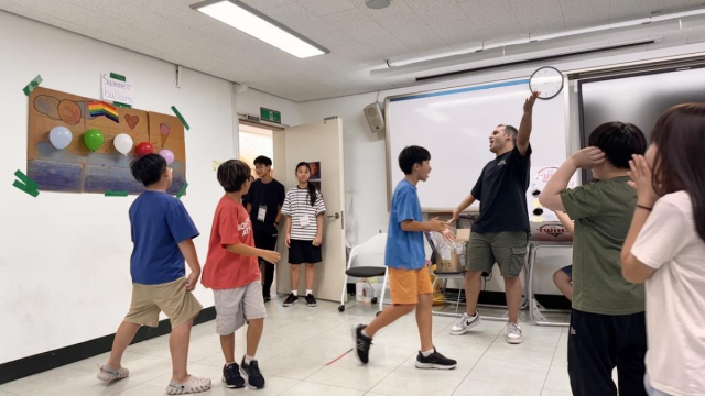 광진구는 여름방학 기간 중학생을 대상으로 '고교학점제 연계 진학 탐색 캠프'를 개최한다. 사진은 광진구 여름방학 영어캠프 수업 진행 모습. /광진구