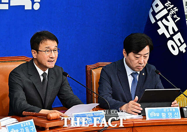 한병도 더불어민주당 대표 직무대행 겸 원내대표가 29일 오전 서울 여의도 국회에서 열린 최고위원회의에 참석해 모두발언을 하고 있다. /국회=배정한 기자