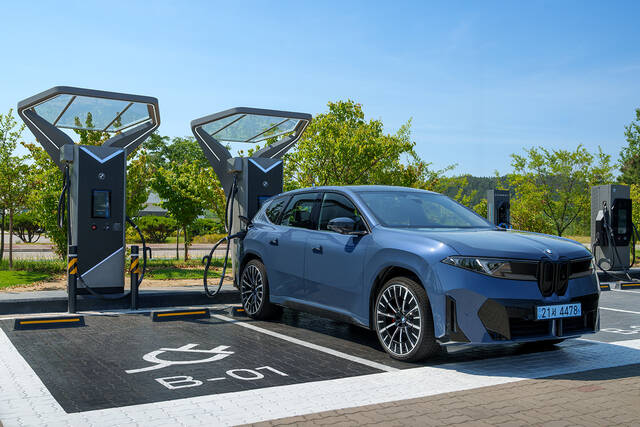 BMW 그룹 코리아가 서울역과 인천 영종도에 공용 400kW 초급속 충전기를 설치한다. /BMW 그룹 코리아