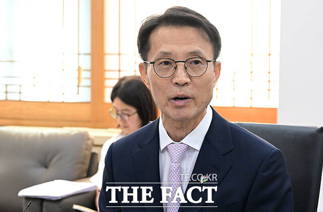 김진오 저출산고령사회위원회 부위원장이 29일 오후 서울 종로구 정부서울청사에서 열린 가족(청년) 관계·소통 역량 지원방안 관계부처 회의에 참석해 모두발언을 하고 있다. /임영무 기자