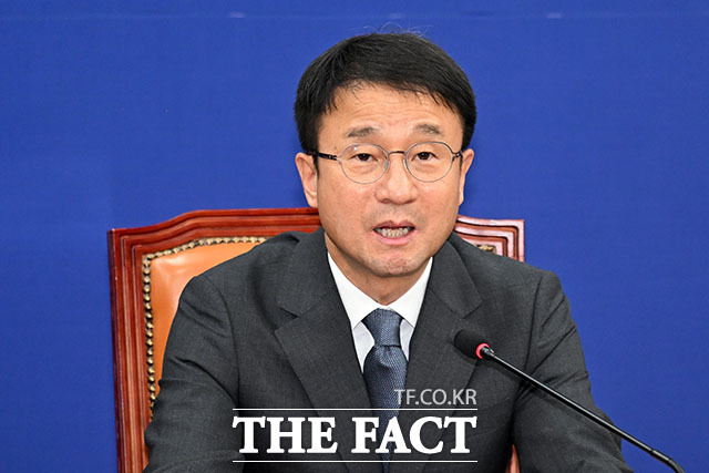 한병도 더불어민주당 당대표 직무대행 겸 원내대표가 30일 오전 서울 여의도 국회에서 열린 원내대책회의에서 모두 발언을 하고 있다. /국회=서예원 기자