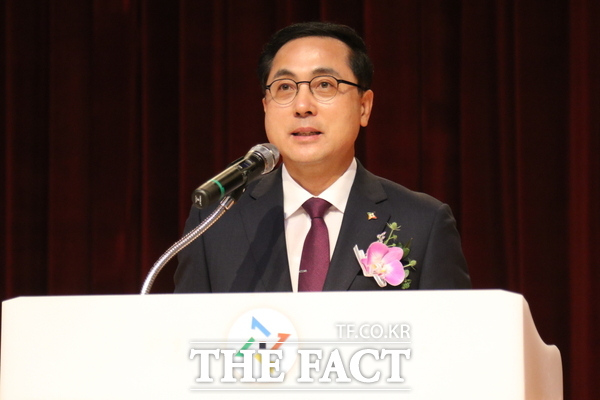 박희조 대전시 동구청장이 30일 이임식에서 이임사를 하고 있는 모습. /정예준 기자