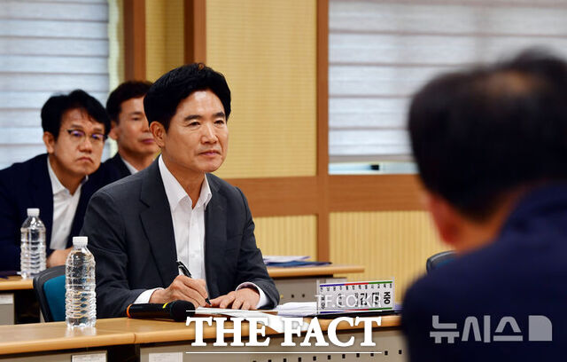 김대중 전남광주통합특별시 교육감 당선인이 23일 오후 광주시교육청 시민협치진흥원에서 교직원 노조와 간담회를 하고 있다. /뉴시스