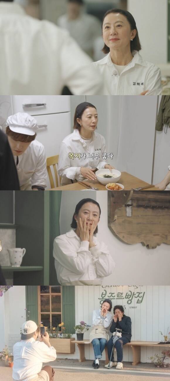 배우 김희애가 쿠팡플레이 예능 '봉주르빵집'의 마지막 영업을 마치고 여운 가득한 종영 소감을 전했다. /쿠팡플레이