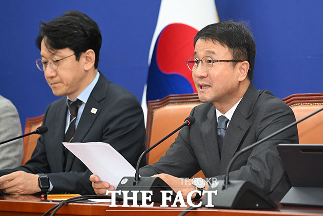 한병도 더불어민주당 당대표 직무대행 겸 원내대표가 30일 오전 서울 여의도 국회에서 열린 원내대책회의에서 모두 발언을 하고 있다. /국회=서예원 기자