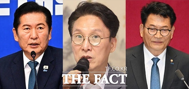 정청래 전 대표(왼쪽부터)와 김민석 국무총리, 송영길 의원은 더불어민주당 8·17 전당대회 유력 당권 주자로 거론되고 있다. 민주당 차기 지도부를 선출하는 전대가 47일 앞으로 다가온 가운데, 정청래 전 대표, 김민석 국무총리, 송영길 의원 등 유력 후보 간 경쟁이 계파전 양상으로 비화하면서 당내 긴장감도 높아지고 있다. /배정한·임영무·남용희 기자