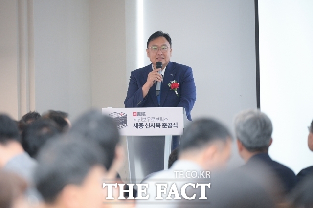 조상호 세종시장 당선인이 30일 세종시 집현동 레인보우로보틱스 신사옥에서 열린 준공식을 통해 축사를 하고 있다. /조상호 인수위