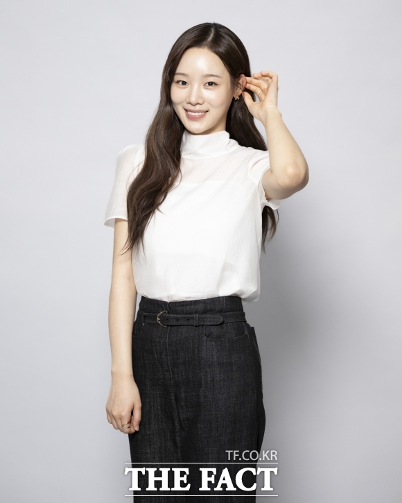 배우 김민설이 최근 서울 마포구 상암동 <더팩트> 사옥에서 취재진과 만나 MBC 일일드라마 '첫 번째 남자'와 관련된 이야기를 나눴다. /송호영 기자