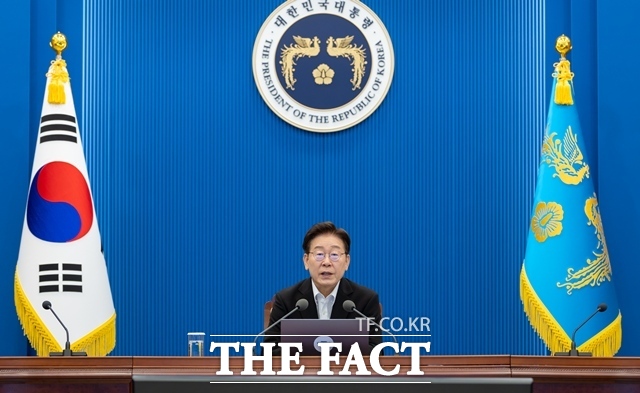 이재명 대통령이 25일 청와대에서 주재한 제39차 수석보좌관회의에서 발언하고 있다. /청와대