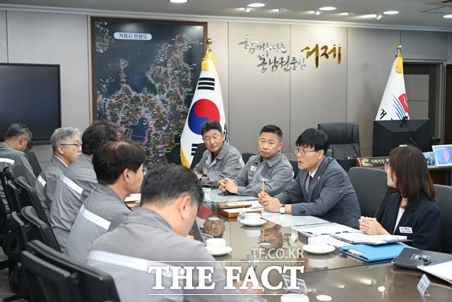 변광용 거제시장이 삼성중공업 사내협력사협의회 임원진과 면담을 갖고 있다. /거제시