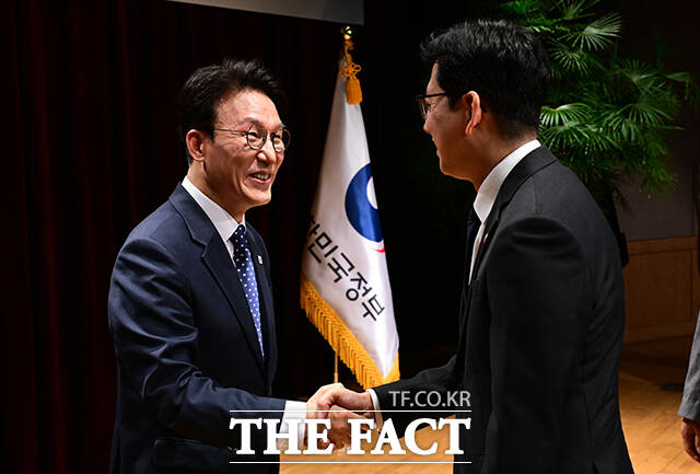 김민석 국무총리가 1일 오전 서울 종로구 정부서울청사에서 열린 이임식에 참석해 이임사를 하고 있다. /임영무 기자