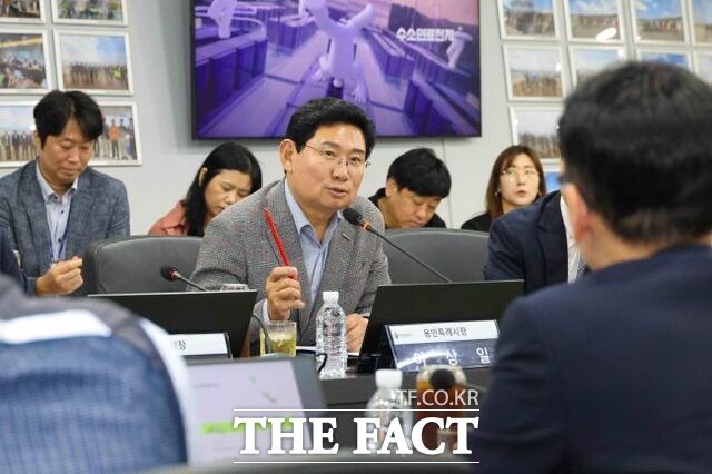 1일 이동·남사읍 용인 첨단시스템반도체 국가산단과 원삼면 용인반도체클러스터 일반산단 현장사무실을 방문한 이상일 용인시장 /용인시