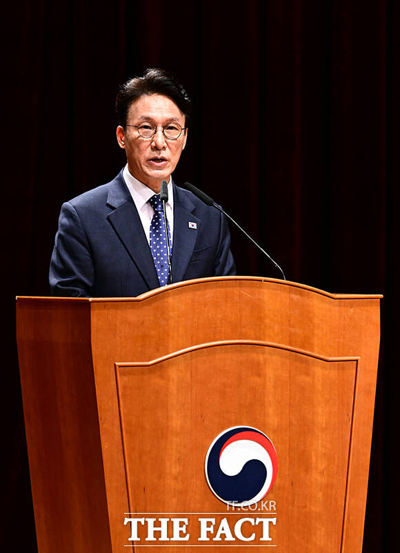 김민석 국무총리가 1일 오전 서울 종로구 정부서울청사에서 열린 이임식에 참석해 이임사를 하고 있다. /임영무 기자