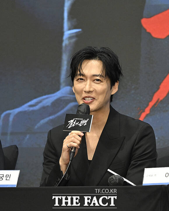 남궁민과 이설, 이상희, 김대명(왼쪽부터)이 포즈를 취하고 있다.